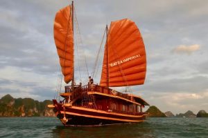 Thuyền gỗ Vịnh Hạ Long