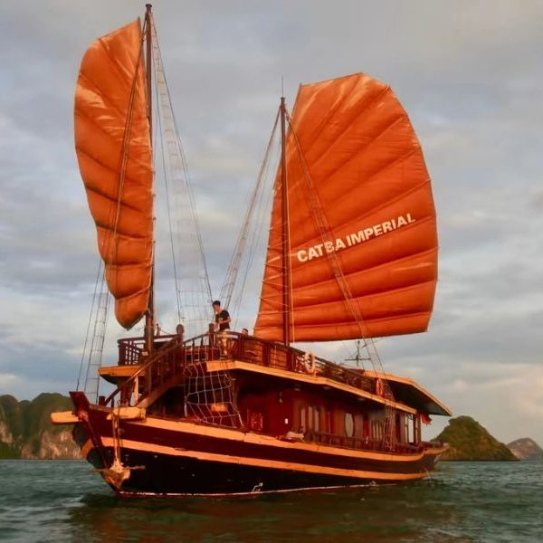 Thuyền gỗ Vịnh Hạ Long
