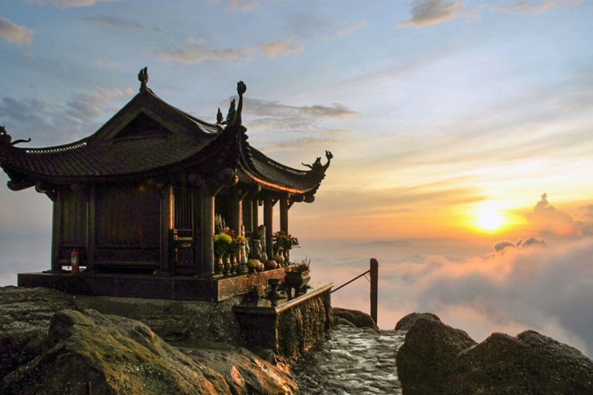 Hành hương Yên Tử kết hợp trong tour du lịch miền Bắc 3 ngày 2 đêm Hành hương Yên Tử kết hợp trong tour du lịch miền Bắc 3 ngày 2 đêm