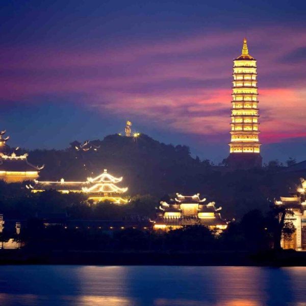 Tham quan chùa Bái Đính trong tour du lịch Ninh Bình 3 ngày 2 đêm