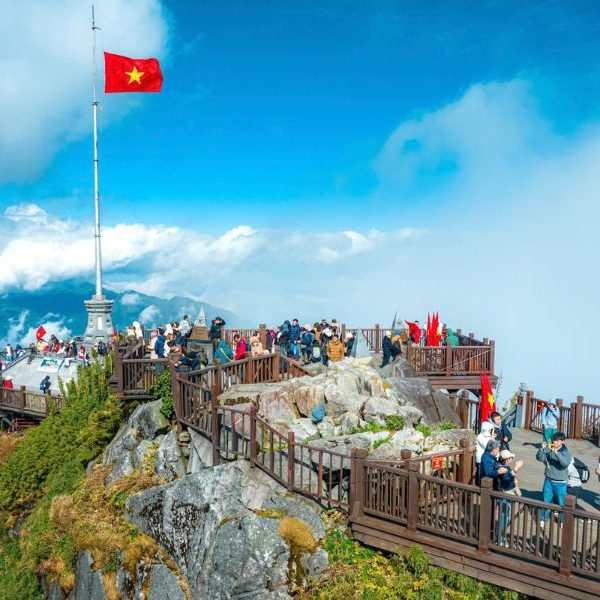 Trải nghiệm cáp treo Fansipan và biển mây Sapa
