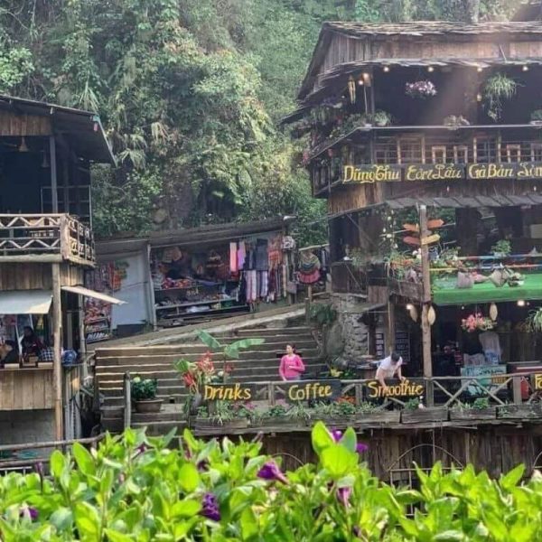 Trải nghiệm check in nhà cổ bản Cát Cát trong tour Tây Bắc 3 ngày