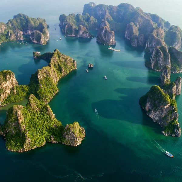 Trải nghiệm du thuyền vịnh Hạ Long trong tour Hà Nội – Ninh Bình – Hạ Long