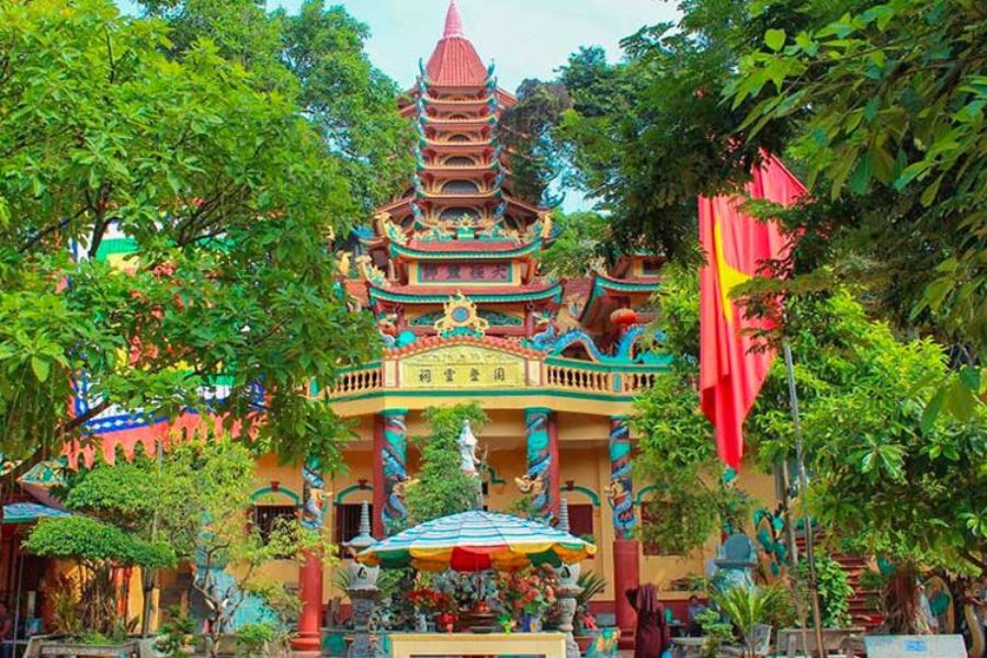 Đền Mẫu Lạng Sơn du xuân đầu năm cầu sức khỏe và tài lộc