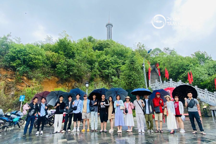 Hình ảnh tổng quan về không khí và cảm xúc trong tour Hà Giang