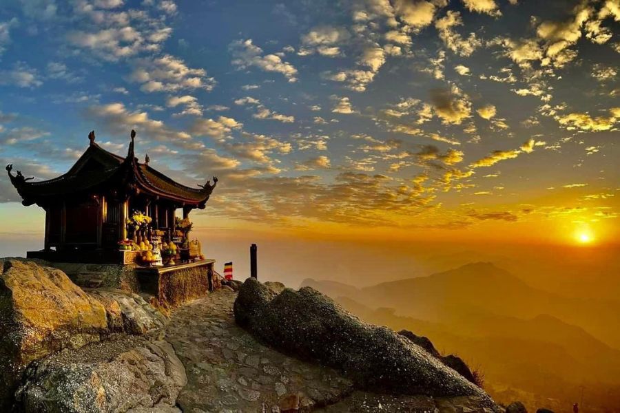 Khu danh thắng Yên Tử du xuân đầu năm cầu may mắn và tài lộc