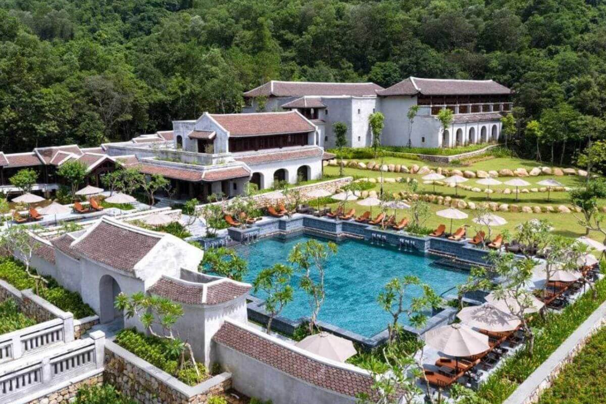 Legacy Yên Tử - Tour Xuyên Việt Khởi Hành Từ Hà Nội 19 Ngày Legacy Yên Tử - Tour Xuyên Việt Khởi Hành Từ Hà Nội 19 Ngày