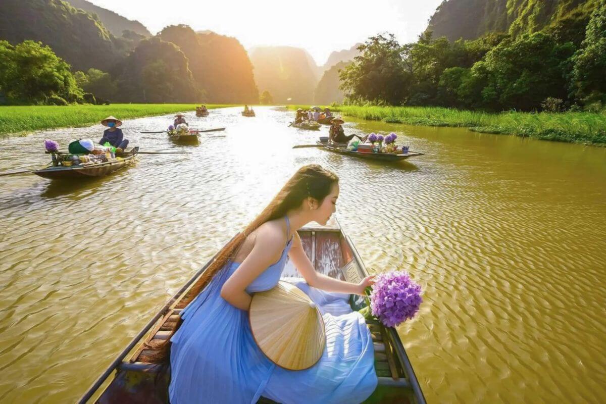 Tràng An - Tour Xuyên Việt Khởi Hành Từ Hà Nội 19 Ngày Tràng An - Tour Xuyên Việt Khởi Hành Từ Hà Nội 19 Ngày