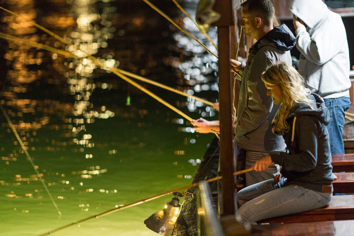 Lặn ngắm san hô và câu mực đêm Phú Quốc trải nghiệm biển đảo đặc trưng