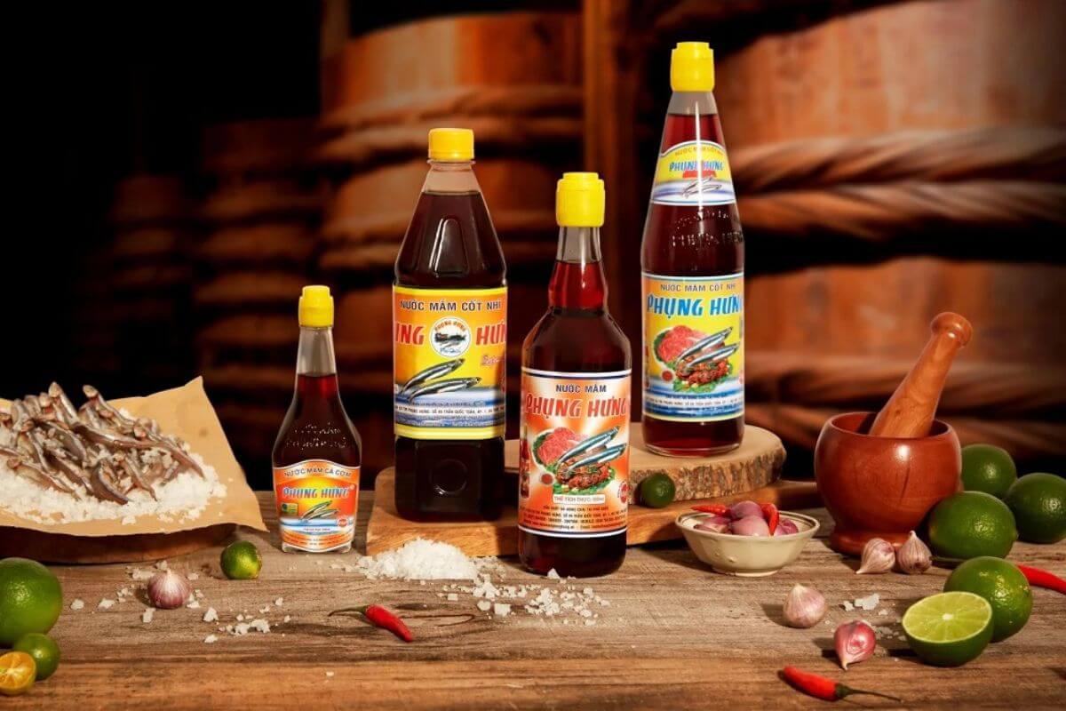 Nước mắm Phú Quốc đặc sản quốc gia làm từ cá cơm tươi