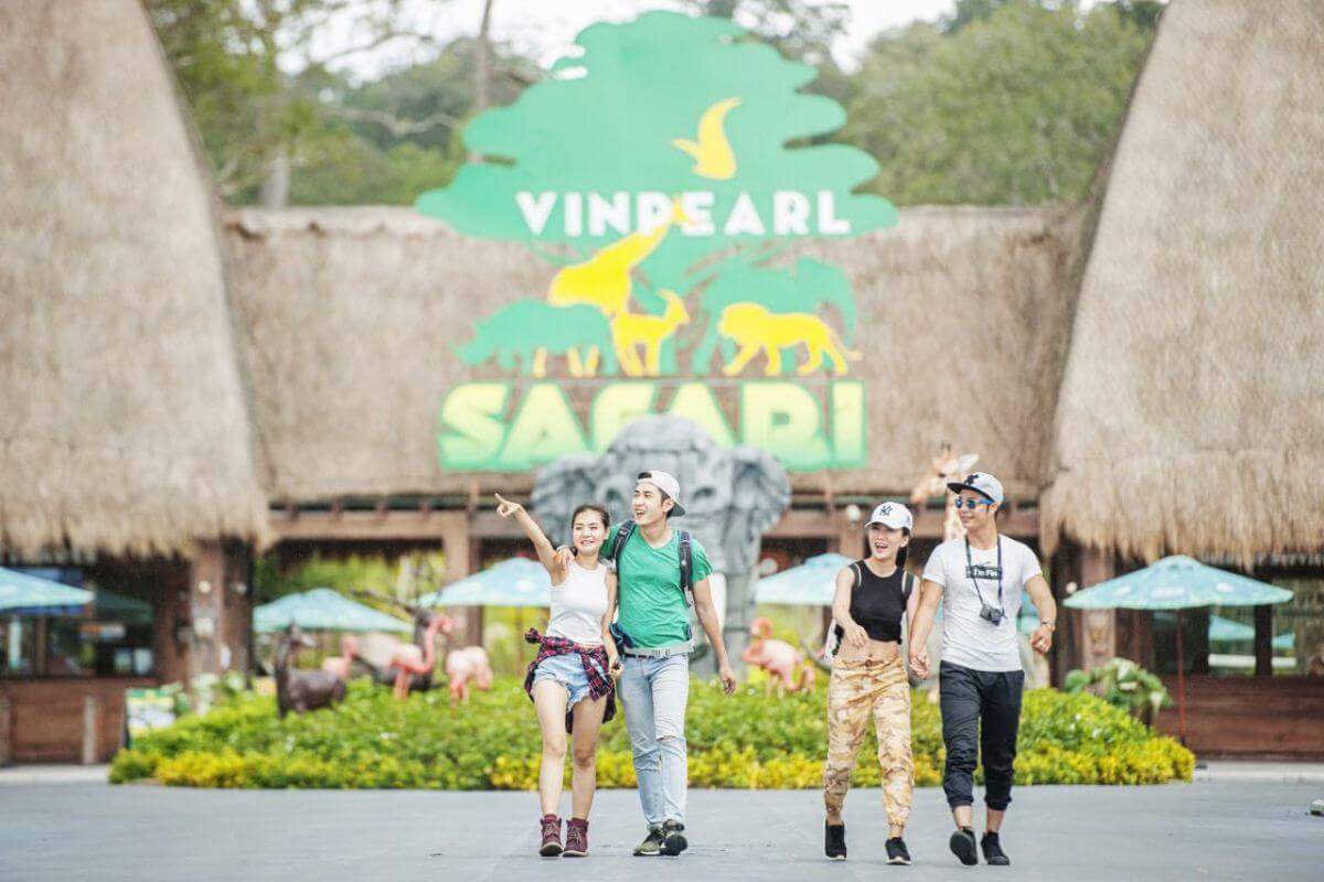 VinWonders và Vinpearl Safari Phú Quốc khu vui chơi giải trí trong tour Phú Quốc