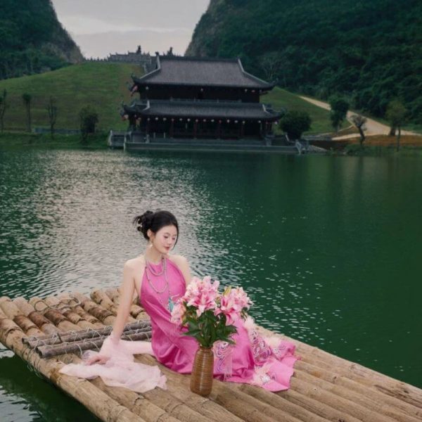 Du khách tham gia tour du xuân Hà Nội Chùa Bái Đính Thung Ui 1 ngày đầu năm