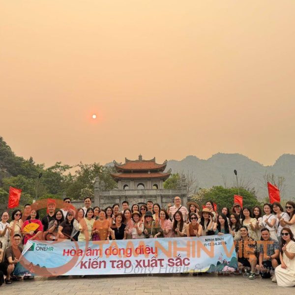 Du khách tham quan Chùa Bái Đính Ninh Bình