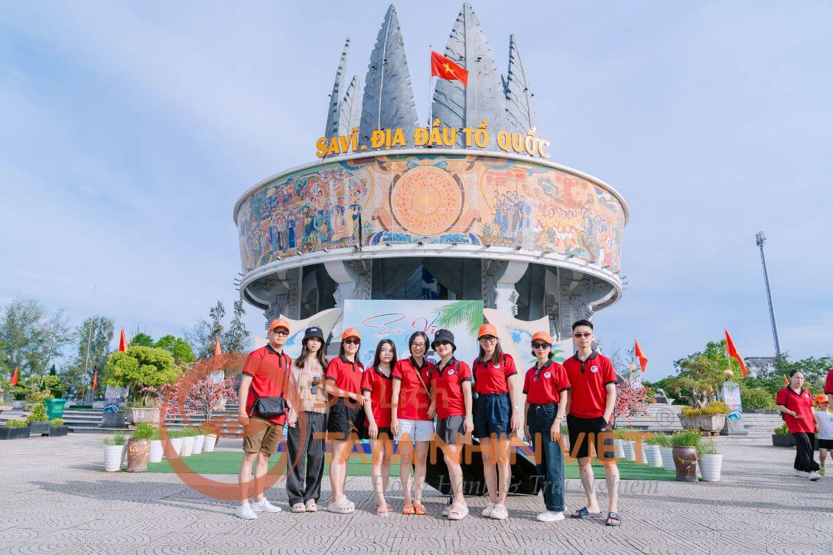 Check in biển Trà Cổ Quảng Ninh trong tour teambuilding từ Hà Nội Check in biển Trà Cổ Quảng Ninh trong tour teambuilding từ Hà Nội