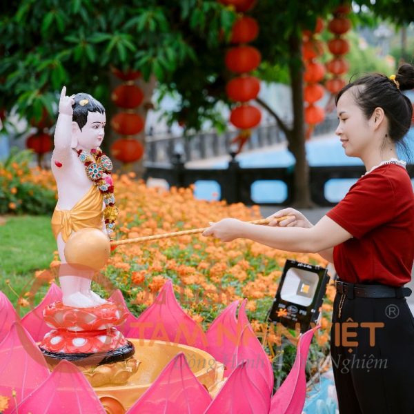 Check in chùa Ba Vàng trong hành trình du lịch Hạ Long