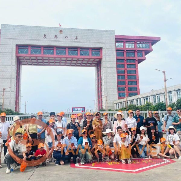 Cửa khẩu Đông Hưng Trung Quốc trong hành trình tham quan từ Móng Cái