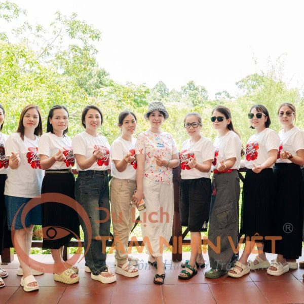 Đoàn chụp ảnh tại VinWonders