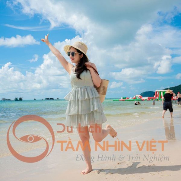 Du khách check-in tại Bãi Sao Phú Quốc