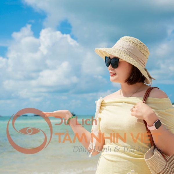 Du khách vui chơi tại Bãi Sao Phú Quốc