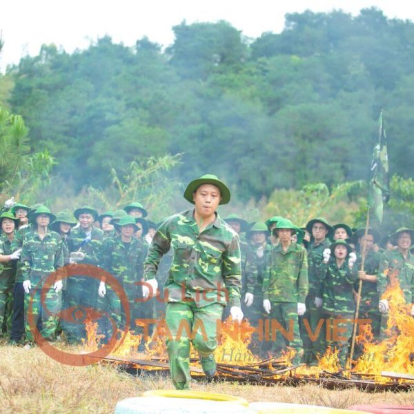 Hoạt động gắn kết phong cách quân đội trong team building Đà Lạt
