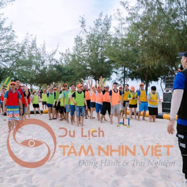 Hoạt động gắn kết tập thể trên bãi biển Bảo Ninh Quảng Bình