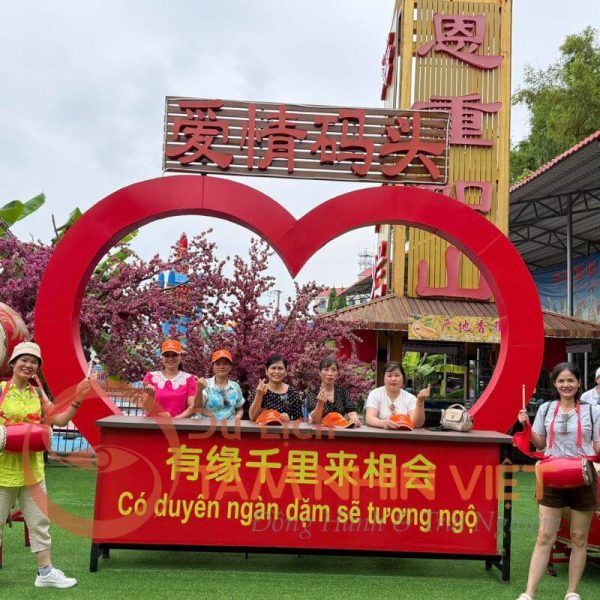 Khám phá phố thương mại Đông Hưng Trung Quốc từ tour Móng Cái