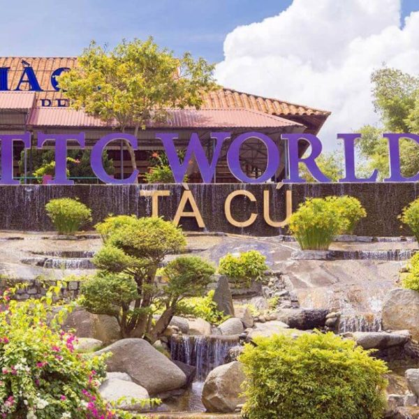 Thác nước TTC World Tà Cú