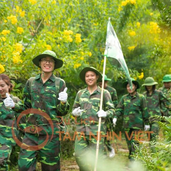 Vượt thử thách quân đội tại Madagui trong tour team building Đà Lạt