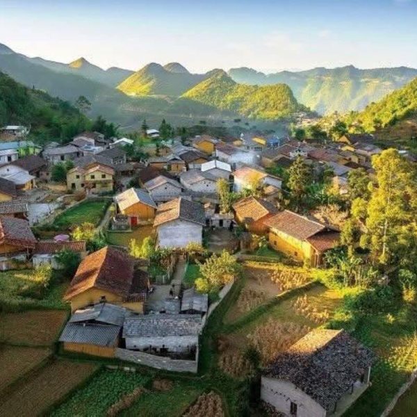 Du khách khám phá vẻ đẹp cao nguyên trắng Bắc Hà trong hành trình 4 ngày 3 đêm