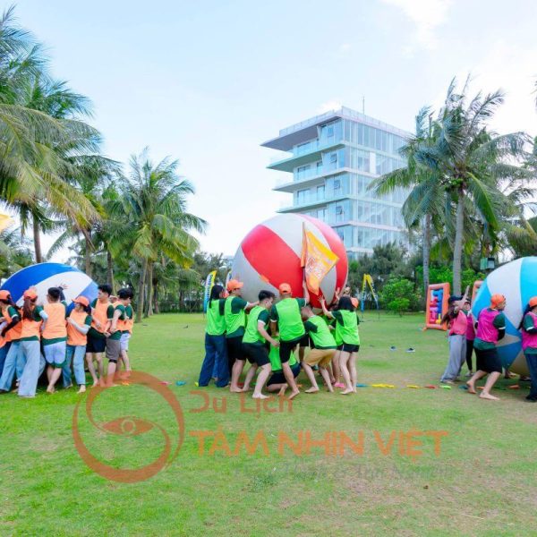 Không khí sôi động của team building