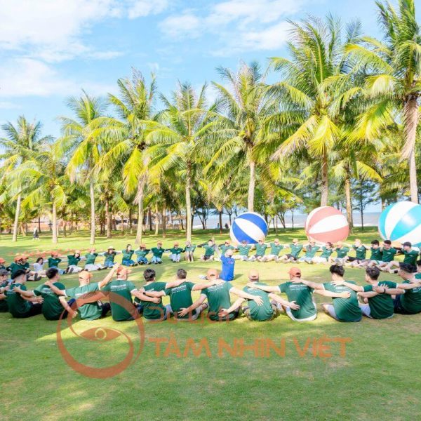 Trò chơi đồng đội trên biển Sầm Sơn