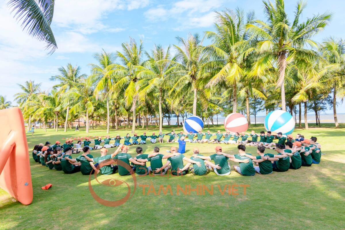 Trò chơi đồng đội trên biển Sầm Sơn Trò chơi đồng đội trên biển Sầm Sơn