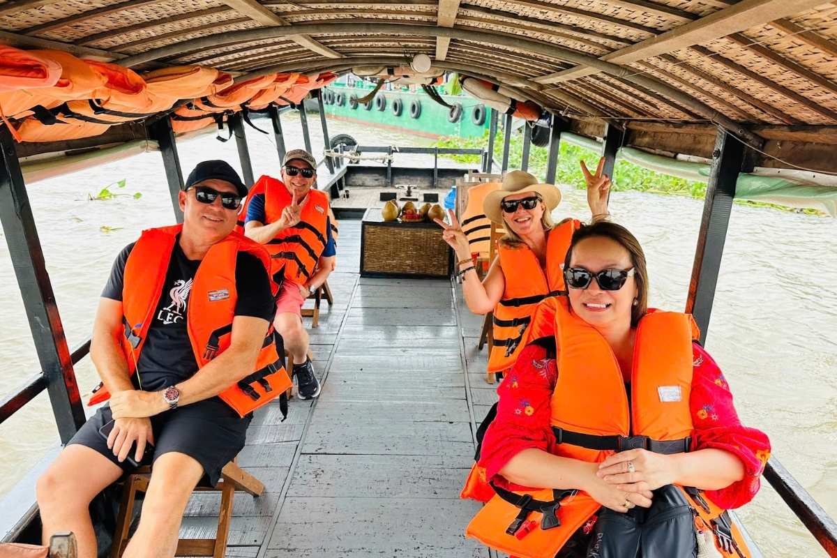 Cách chọn tour khi tàu cập cảng Việt Nam
