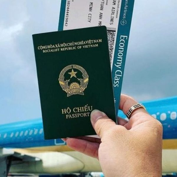 Vé máy bay và thẻ lên máy bay cho chuyến bay