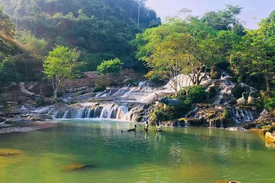 Dòng nước xanh biếc hoang sơ của Thác Pác Éng xã Hữu Lễ huyện Văn Quan Lạng Sơn